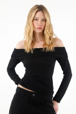 Camiseta off shoulder negra para mujer