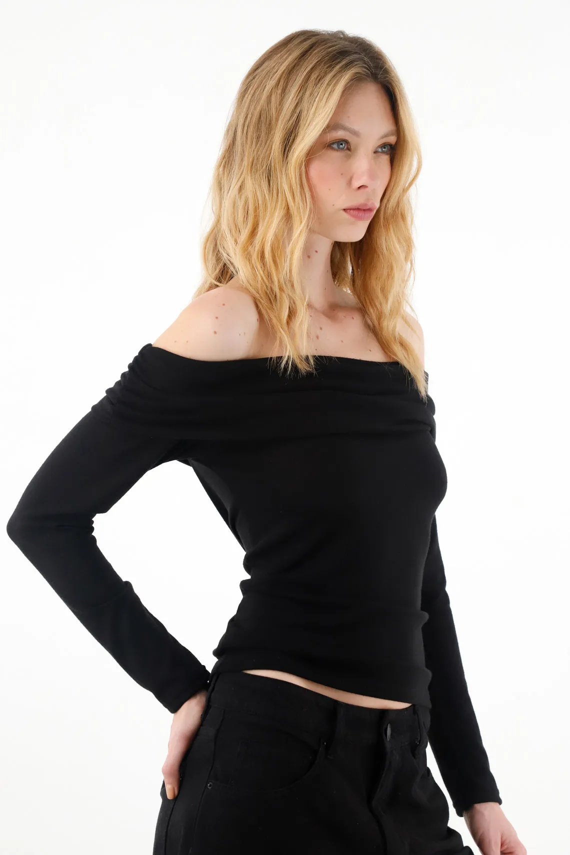 Camiseta off shoulder negra para mujer