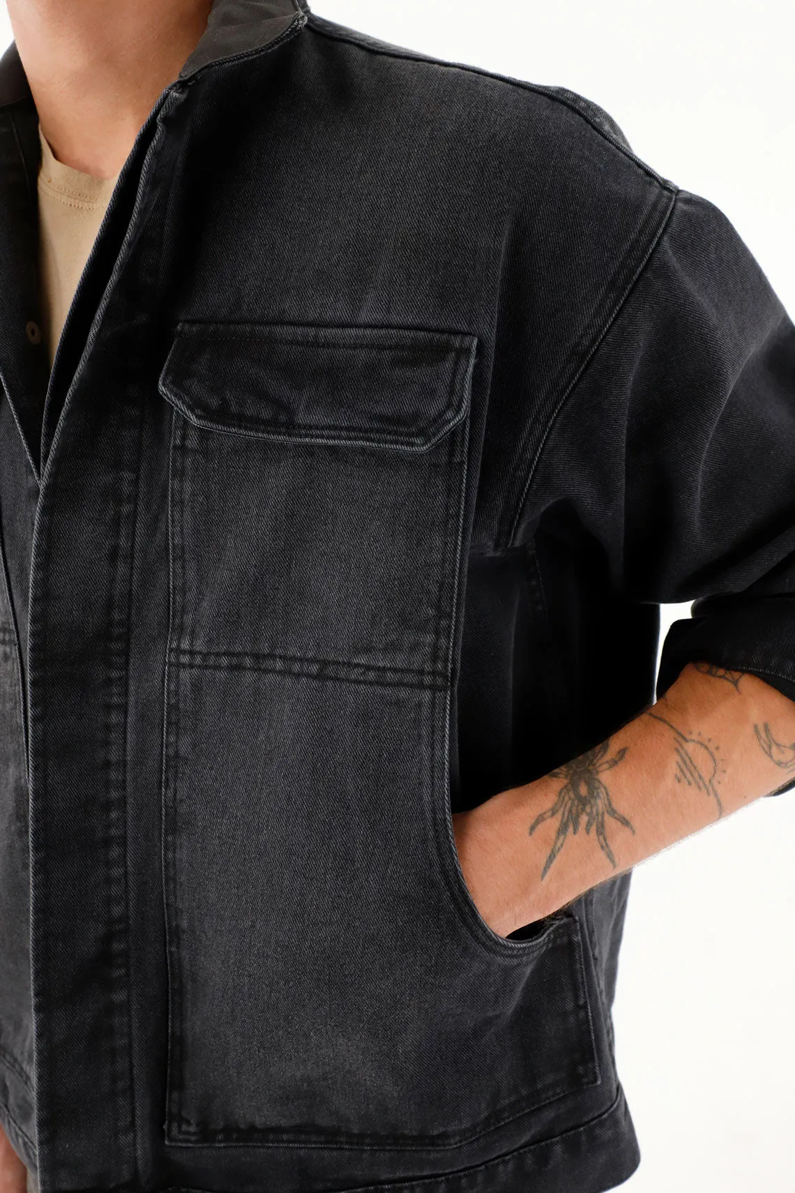 Chaqueta Trucker en black denim para hombre