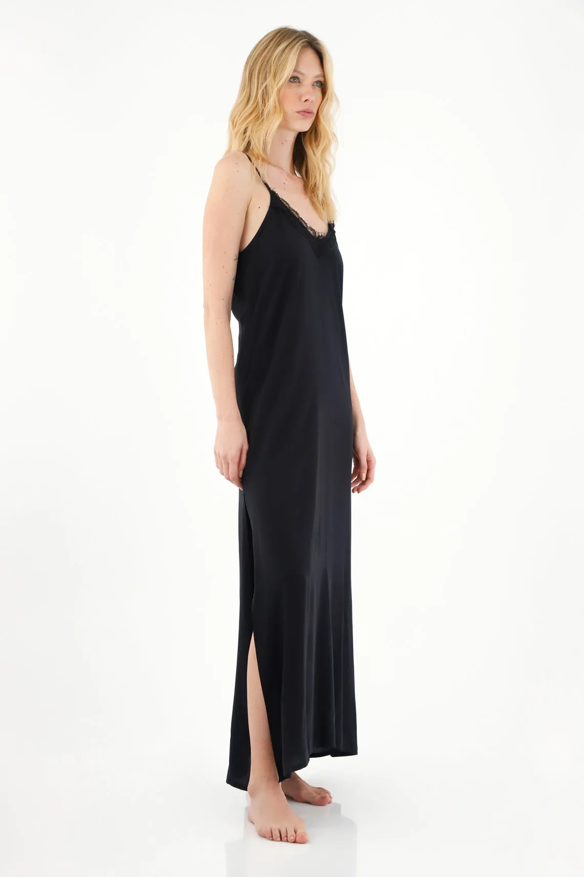 Vestido largo con abertura en costado negro para mujer